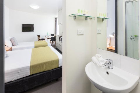 City Edge North Melbourne Apartment Hotel - Holiday Byron Bay 17