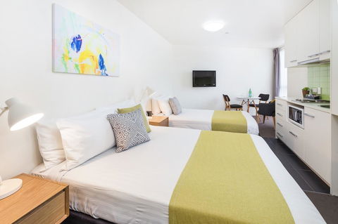 City Edge North Melbourne Apartment Hotel - Holiday Byron Bay 12