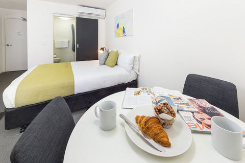 City Edge North Melbourne Apartment Hotel - Holiday Byron Bay 4