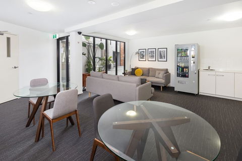 City Edge North Melbourne Apartment Hotel - Holiday Byron Bay 9
