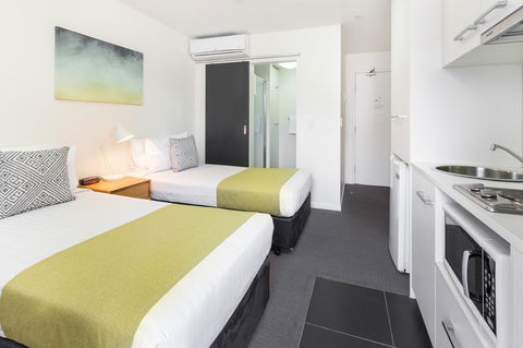 City Edge North Melbourne Apartment Hotel - Holiday Byron Bay 8
