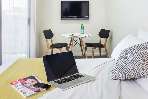 City Edge North Melbourne Apartment Hotel - Holiday Byron Bay 3