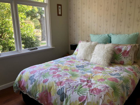 Growse House Yarram 3BR - Holiday Byron Bay 1