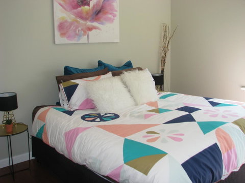 Growse House Yarram 3BR - Holiday Byron Bay 0