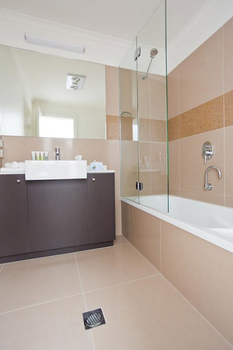 Bairnsdale International - Holiday Byron Bay 4