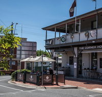 The Corner Hotel Alexandra - Holiday Byron Bay