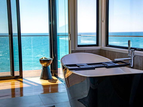 THE DECK HOUSE - A WYE RIVER ICON - Holiday Byron Bay 2