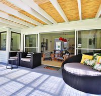 The Endless Summer  Culburra - Pet Friendly - 2 Mins to Beach - Holiday Byron Bay