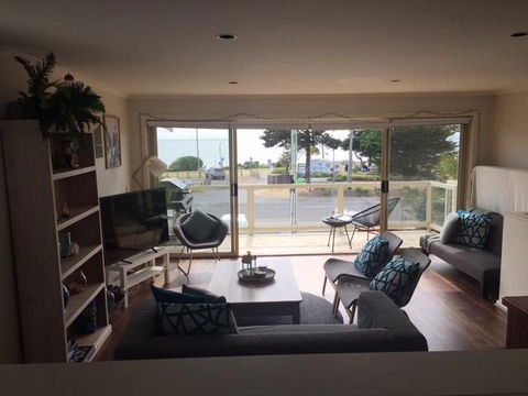 The Esplanade Holiday Home - Holiday Byron Bay 2