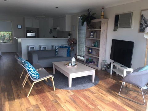 The Esplanade Holiday Home - Holiday Byron Bay 3