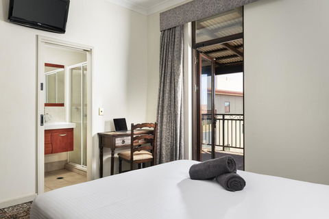 The Esplanade Hotel Port Hedland - Holiday Byron Bay 3