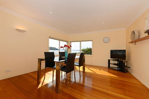 The Esplanade Kingston Beachfront - Holiday Byron Bay 2