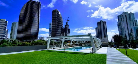 The Eureka Gold Coast Residence On Broadbeach - Holiday Byron Bay 0