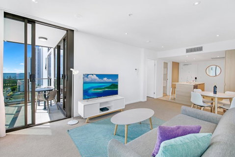 The Eureka Gold Coast Residence On Broadbeach - Holiday Byron Bay 3