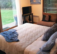 The Gurdies Room with Amazing Sunset Views - Holiday Byron Bay