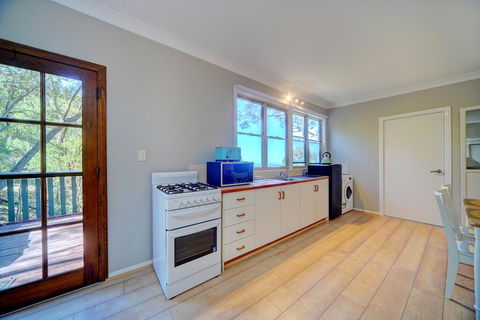 The Hillside Cottage - Holiday Byron Bay 1