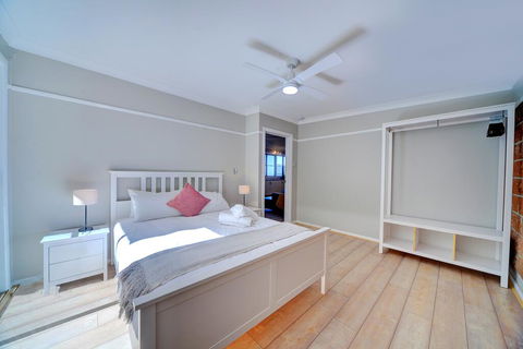 The Hillside Cottage - Holiday Byron Bay 2