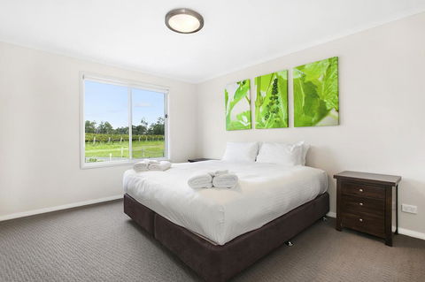 The Lake House @ 201 - Holiday Byron Bay 3