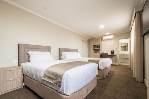 The Lighthouse Hotel - Holiday Byron Bay 2