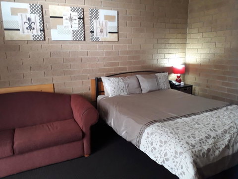 The Moe Motor Inn - Holiday Byron Bay 2