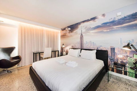 The Nest - New York Style Space In Northbridge + Roof Terrace - Holiday Byron Bay 1