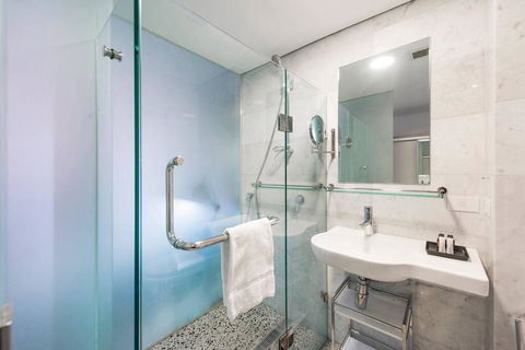 The Nest - New York Style Space In Northbridge + Roof Terrace - Holiday Byron Bay 3