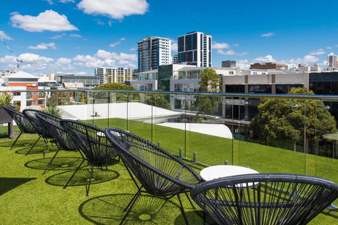The Nest - Quirky Queen Sized Space With Roof Terrace - Holiday Byron Bay 0