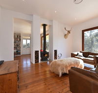 The Parson's Vineyard Retreat - get amongst the vineyards in a historic home - Holiday Byron Bay
