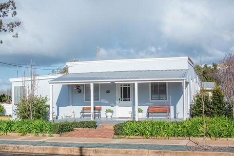 The Rested Guest 3 Bedroom Cottage West Wyalong - Holiday Byron Bay 0