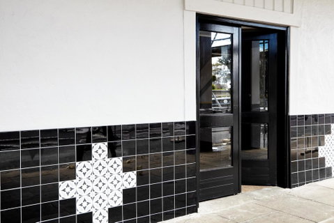 The Royal Hotel, Drouin - Holiday Byron Bay 3