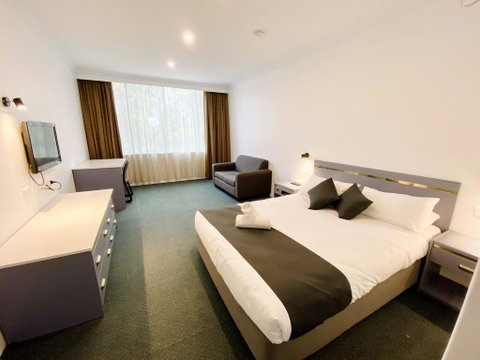 The Select Inn Penrith - Holiday Byron Bay 2