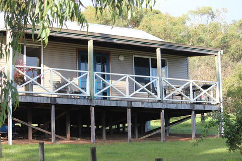 The Sleeping Lady Private Retreat - Holiday Byron Bay 0