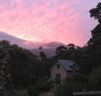 The Stone Cottage with tennis court - Holiday Byron Bay