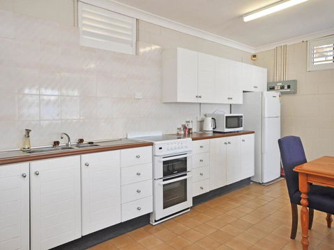 The Studio On The Lake @ Fishing Point, Lake Macquarie - Honestly Put The Line In And Catch Fish - Holiday Byron Bay 3