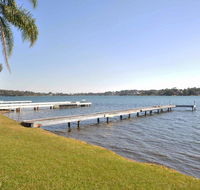 The Studio on the Lake  Fishing Point Lake Macquarie - honestly put the line in and catch fish - Holiday Byron Bay