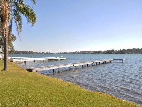 The Studio On The Lake @ Fishing Point, Lake Macquarie - Honestly Put The Line In And Catch Fish - Holiday Byron Bay 0