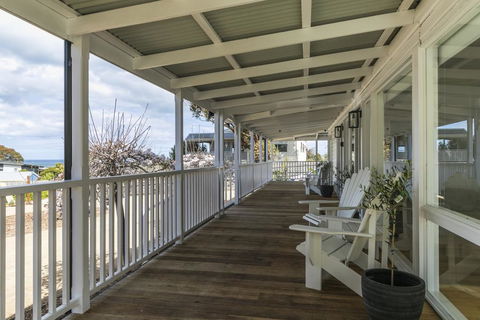 The Summer House Retreat Torquay - Holiday Byron Bay 1