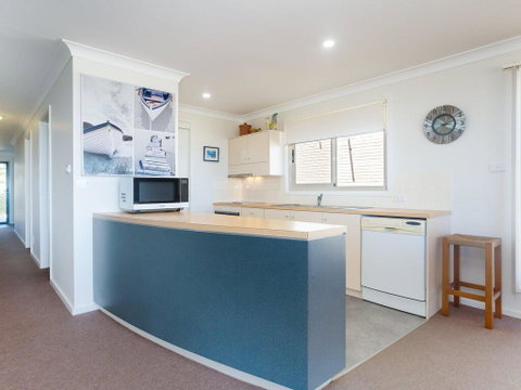 The Whale Watcher', 1/6 Birubi Lane - Waterfront Unit With Stunning Views, Level Access - Holiday Byron Bay 3