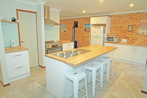 Thora Street Waterfront - Holiday Byron Bay 2