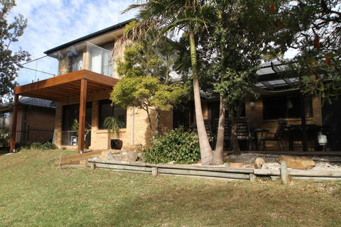 Thora Street Waterfront - Holiday Byron Bay 1