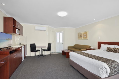 Thunderbird Motel Yass - Holiday Byron Bay 1