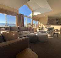Torino 6 - Lake Jindabyne  Snowy Mountain Views - Holiday Byron Bay