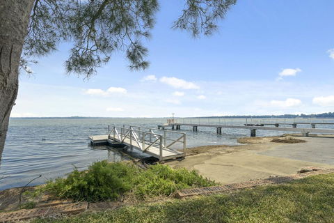 Toukley Lakefront House,Toukley - Holiday Byron Bay 2