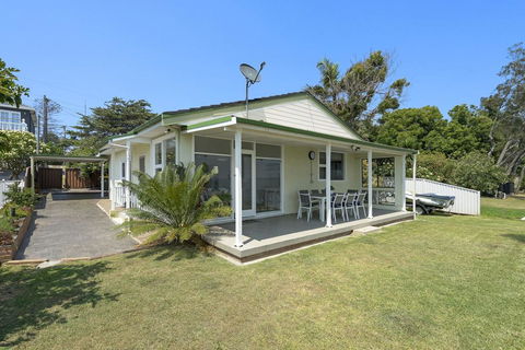 Toukley Lakefront House,Toukley - Holiday Byron Bay 0