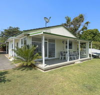 Toukley Lakefront HouseToukley - Holiday Byron Bay
