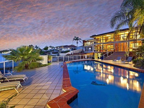 Toukley Waterfront House - Holiday Byron Bay 0