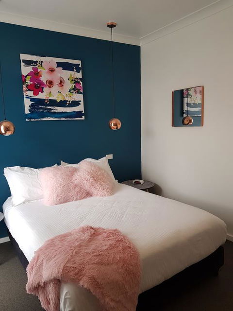 Town House Motor Inn Young - Holiday Byron Bay 0