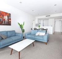 Trendy Self Contained Inner City Apartment - Holiday Byron Bay