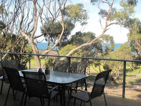 TREETOPS TERRACE 12 - A Luxury Skenes Creek Villa - Holiday Byron Bay 2