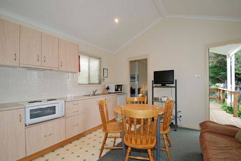 Triabunna Cabin & Caravan Park - Holiday Byron Bay 0